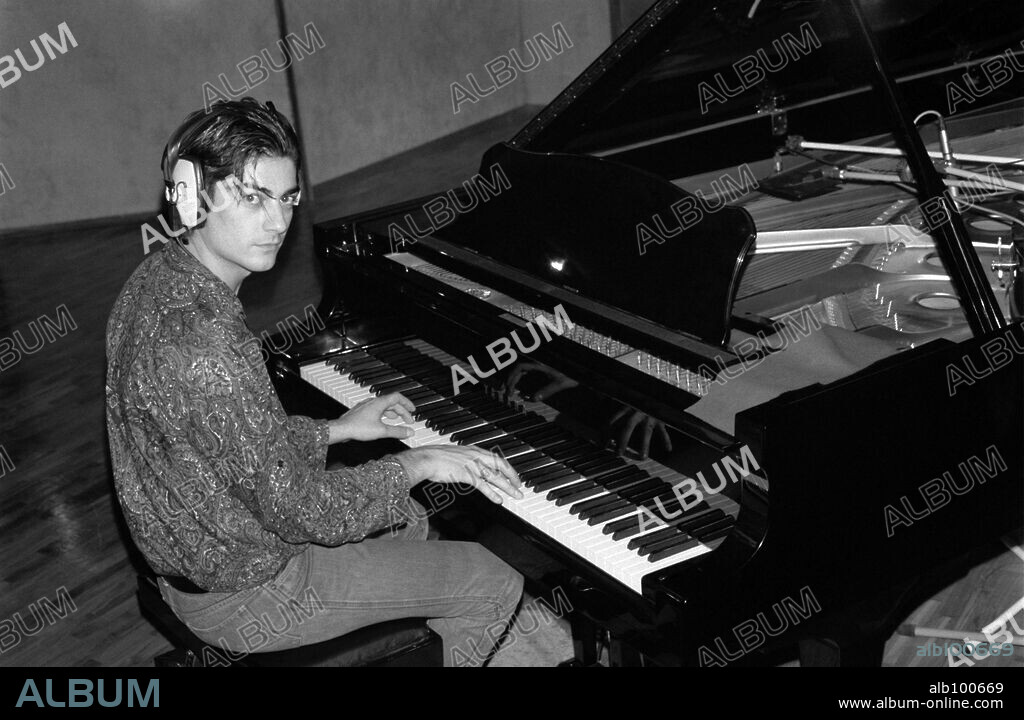 Javier Andreu, vocalista del grupo pop-rock madrilenño La Frontera. (Lafrontera©DJC).