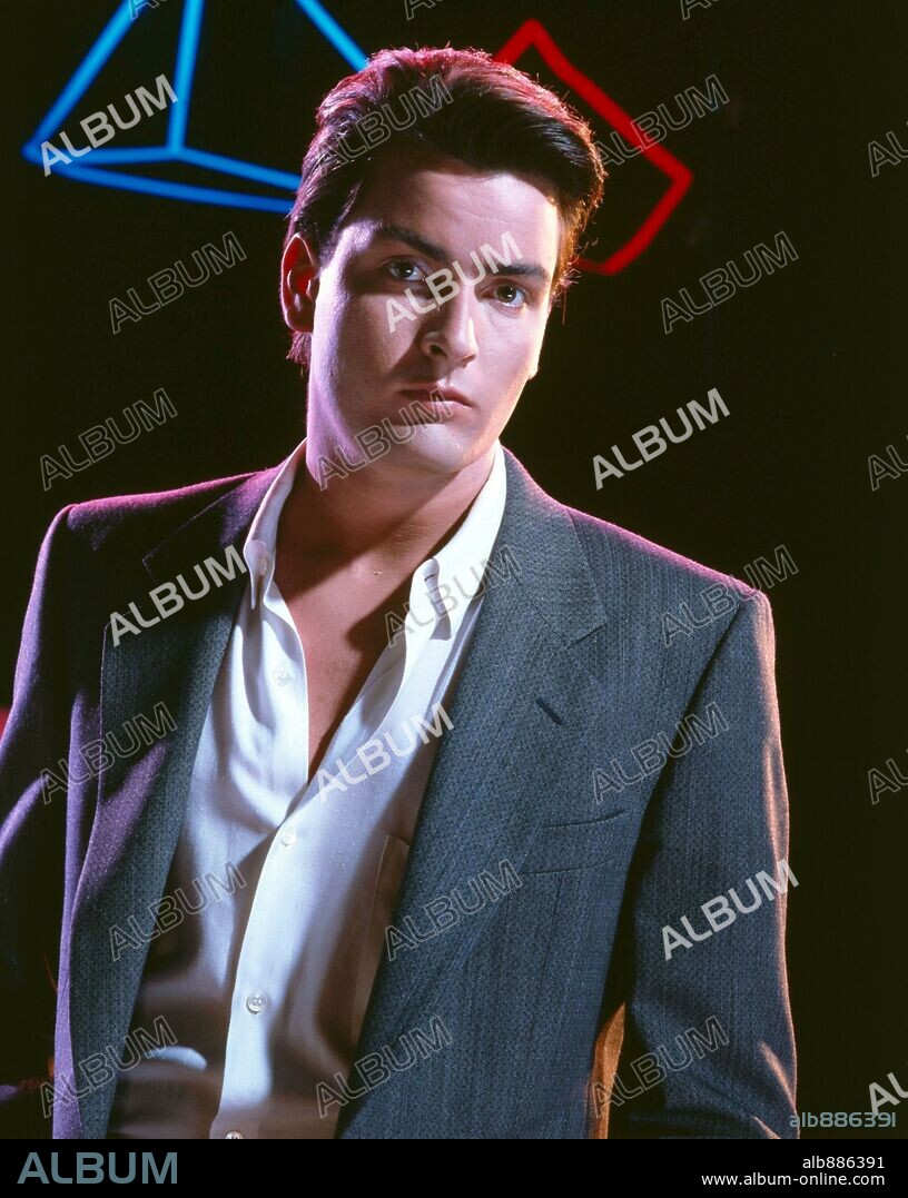 CHARLIE SHEEN en LA TIERRA DE NADIE, 1987 (NO MAN'S LAND), dirigida por PETER WERNER. Copyright ORION PICTURES.