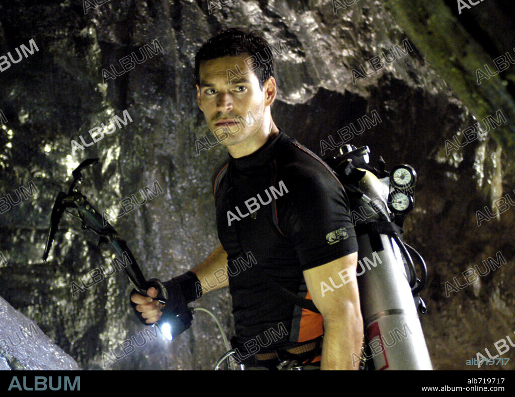 EDDIE CIBRIAN en LA CAVERNA MALDITA, 2005 (THE CAVE), dirigida por BRUCE HUNT. Copyright COLUMBIA TRISTAR / AELENEI, COS.