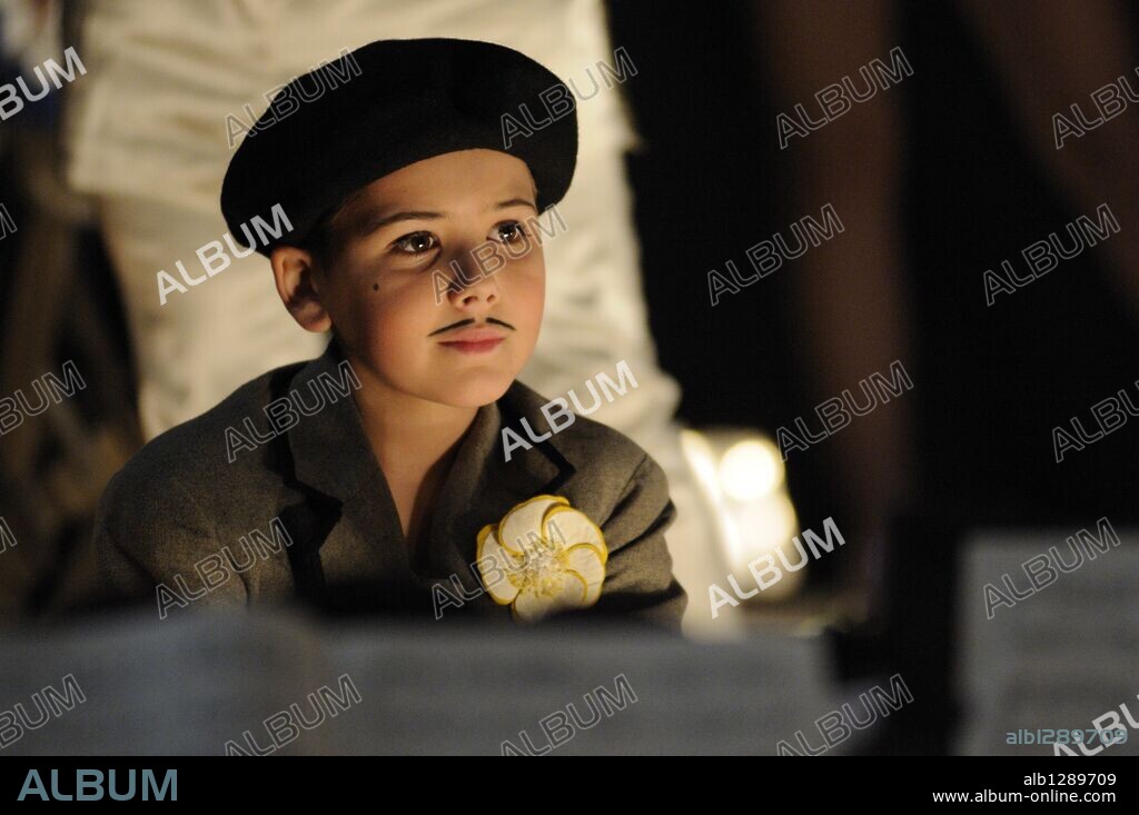 ROGER PRINCEP in PAJAROS DE PAPEL, 2010, directed by EMILIO ARAGON. Copyright VERSATIL CINEMA.