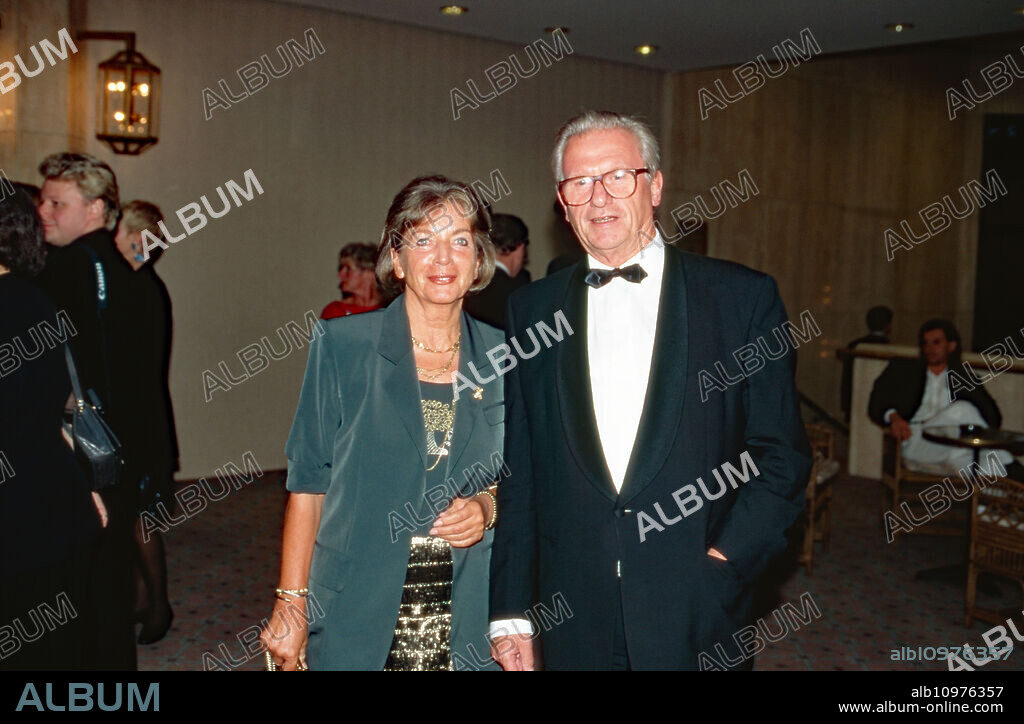 Journalist Ernst Dieter Lueg with his wife at the UFA Filmball in Duesseldorf, Germany 1991.