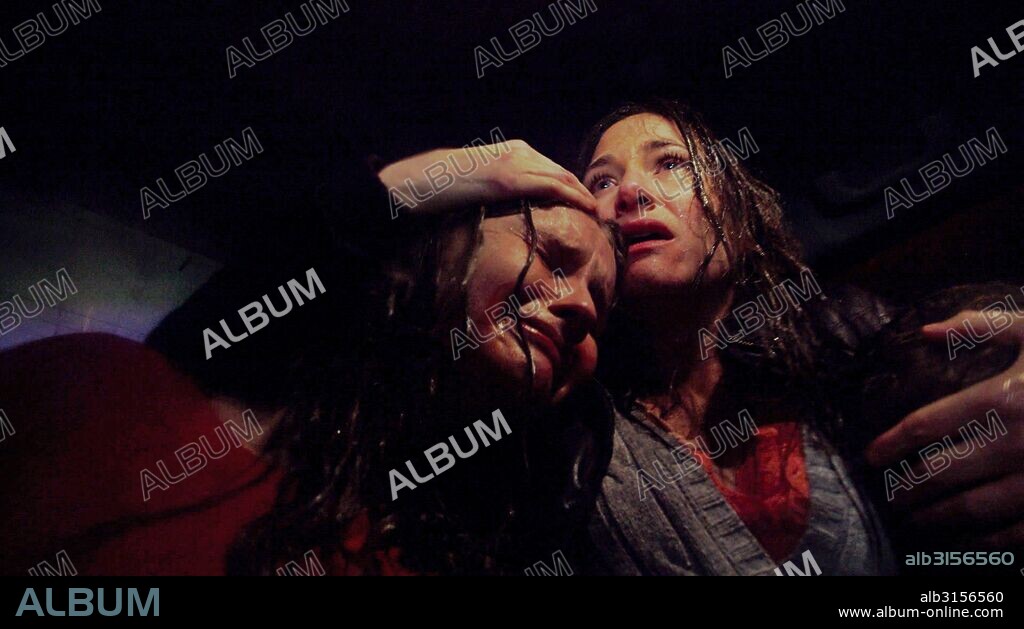 KATHRYN HAHN and OLIVIA DEJONGE in THE VISIT, 2015, directed by M. NIGHT SHYAMALAN. Copyright BLINDING EDGE PICTURES/BLUMHOUSE PRODUCTIONS.