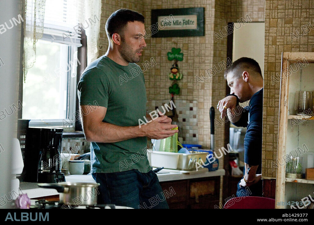 BEN AFFLECK and JEREMY RENNER in THE TOWN, 2010, directed by BEN AFFLECK. Copyright WARNER BROS PICTURES.