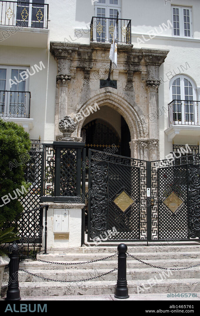 "CASA CASUARINA". Mansión que perteneció al diseñador de moda Gianni Versace (y lugar donde fue asesinado), situada en Ocean Drive. Convertida en un club privado. Vista de la ENTRADA. MIAMI BEACH. Estado de Florida. Estados Unidos.