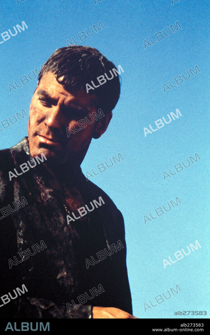 GEORGE CLOONEY in FROM DUSK TILL DAWN, 1996, directed by ROBERT RODRIGUEZ. Copyright MIRAMAX FILMS.