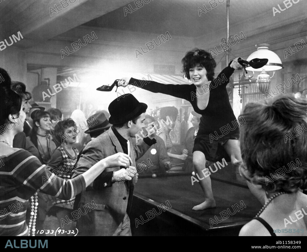 SHIRLEY MACLAINE en IRMA LA DULCE, 1963 (IRMA LA DOUCE), dirigida por BILLY WILDER. Copyright UNITED ARTISTS.