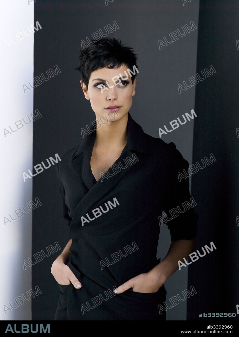MORENA BACCARIN dans V, 2009, réalisé par KENNETH JOHNSON. Copyright WARNER BROS. TELEVISION.