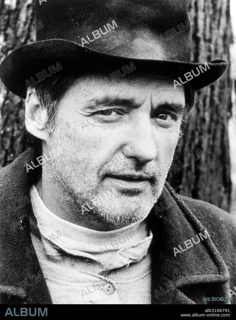 DENNIS HOPPER en HOOSIERS: MÁS QUE ÍDOLOS, 1986 (HOOSIERS), dirigida por DAVID ANSPAUGH. Copyright ORION PICTURES.