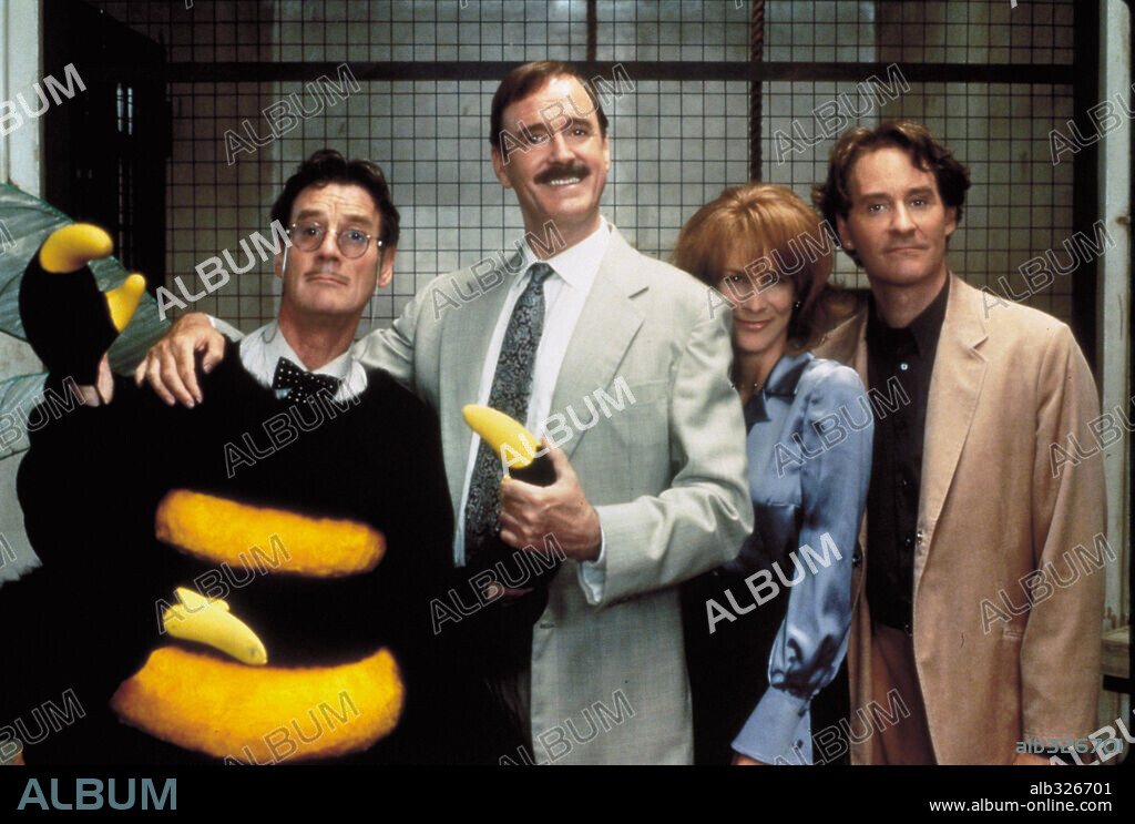 JAMIE LEE CURTIS, JOHN CLEESE, KEVIN KLINE und MICHAEL PALIN in FIERCE CREATURES, 1997, unter der Regie von FRED SCHEPISI. Copyright FISH PRODUCTIONS/JERSEY FILMS / APPLEBY, DAVID.