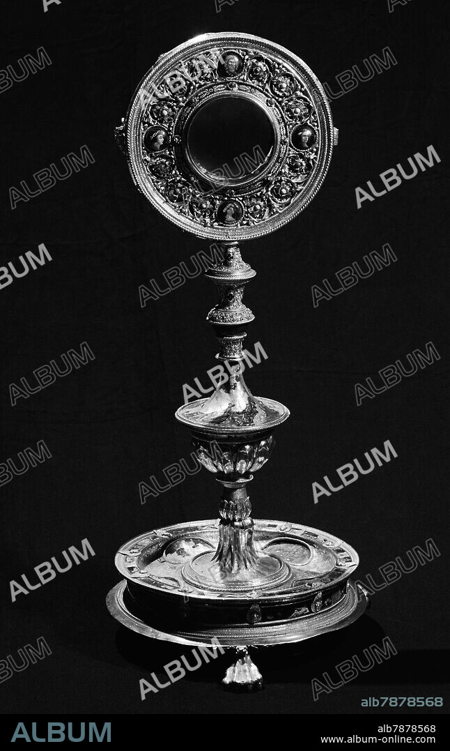 ESPEJO DE ISABEL LA CATOLICA CONVERTIDO EN CUSTODIA DE TIPO OSTENSORIO - SIGLO XV - FOTOGRAFIA EN BLANCO Y NEGRO - AÑOS 60.