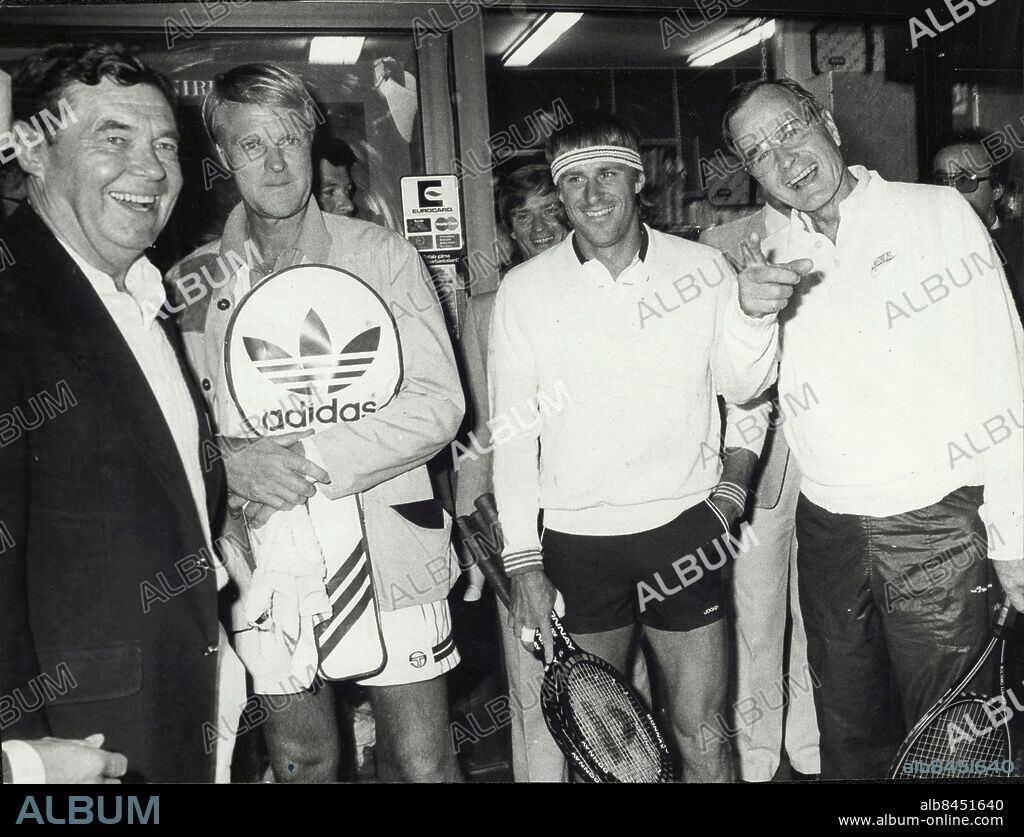 Stockholm 1983-06-28. Dagens tenniskvartett Wilhelm Wachtmeister, Jan-Erik Lundquist mötte Björn Borg och George H.W. Bush i Kungliga tennishallen i morse.. Foto: Bengt Dahlstedt / Expressen / TT / Kod: 64. ** AFTONBLADET OUT **.