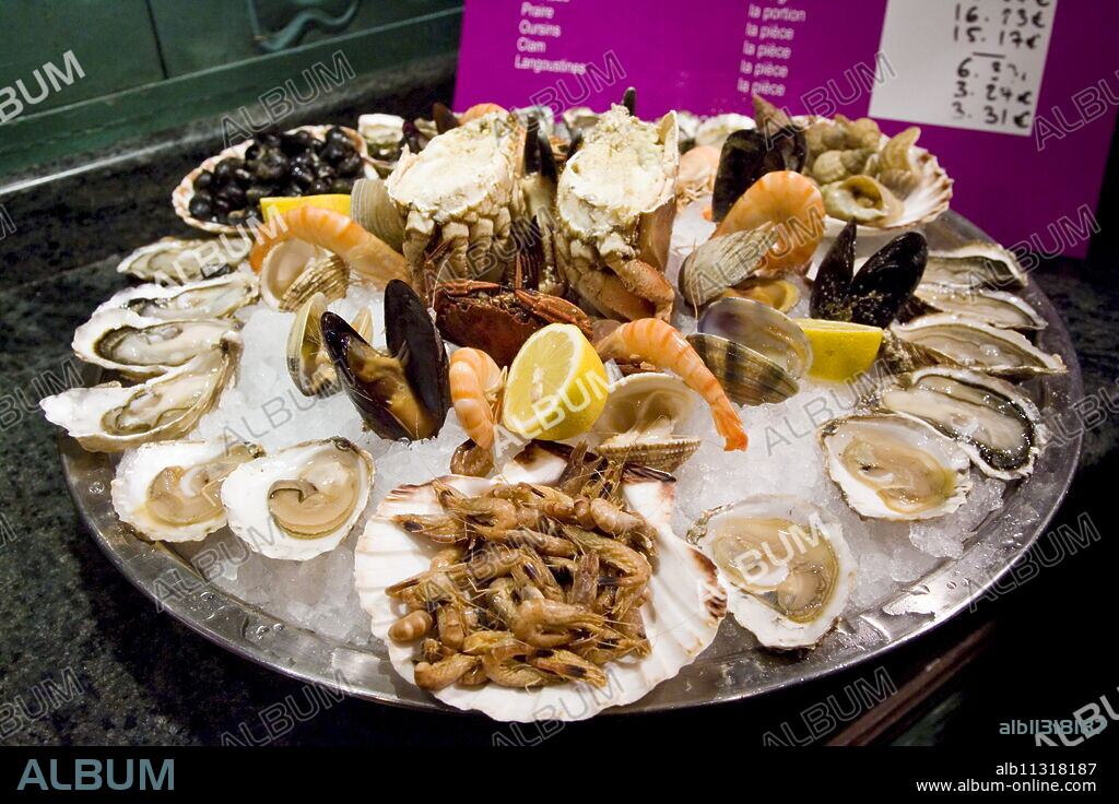 Ready to eat seafood platter at Le Petit Zinc Restaurant near Boulevard Saint Germain, Left Bank, Paris, France.