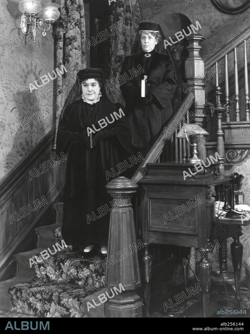 JEAN ADAIR and JOSEPHINE HULL in ARSENIC AND OLD LACE, 1944, directed by FRANK CAPRA. Copyright WARNER BROTHERS.