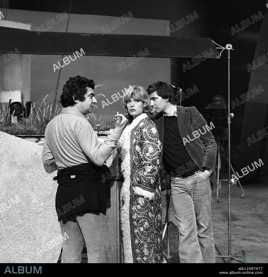 JEAN-PIERRE PONELLE / Opera director JEAN-PIERRE PONELLE with his wife MARGIT SAAD and son during the TV adaptation of the opera 'Carmina Burana' in Munich, mid-1970s. B21508 / Headline: JEAN-PIERRE PONELLE.