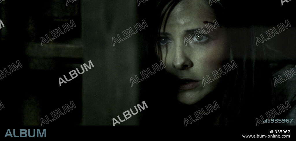 SARAH MICHELLE GELLAR in THE RETURN, 2006, directed by ASIF KAPADIA. Copyright ROSEY FILM PRODUCT./BISCAYNE PICTURES/INTREPID PICTUR./RAYGU.