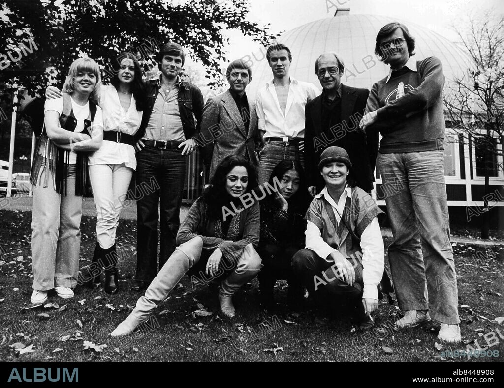 GÖTEBORG 1978-10-09.. Laguppställningen i årets Haggerevy - Laila Westersund, Agneta Lindén, Hans Wahlgren, Runo Sundberg, dansaren Stefan Jelse, Åke Harnesk, kapellmästaren Curt-Erik Holmquist. Längst fram ses dansarna Anita Johansson, Ran Hamilton och Sonja Gube. *** Local Caption *** GP Foto: Christer Sandberg / Kamerareportage / TT / Kod: 2524.