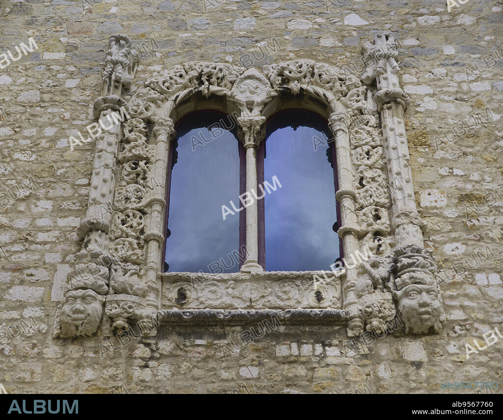 Janela manuelina, primera mitad del siglo XVI. Piedra caliza. Procedente del Monasterio de los Jerónimos de Belem (Lisboa, Portugal). Museo Arqueológico do Carmo. Lisboa. Portugal.
