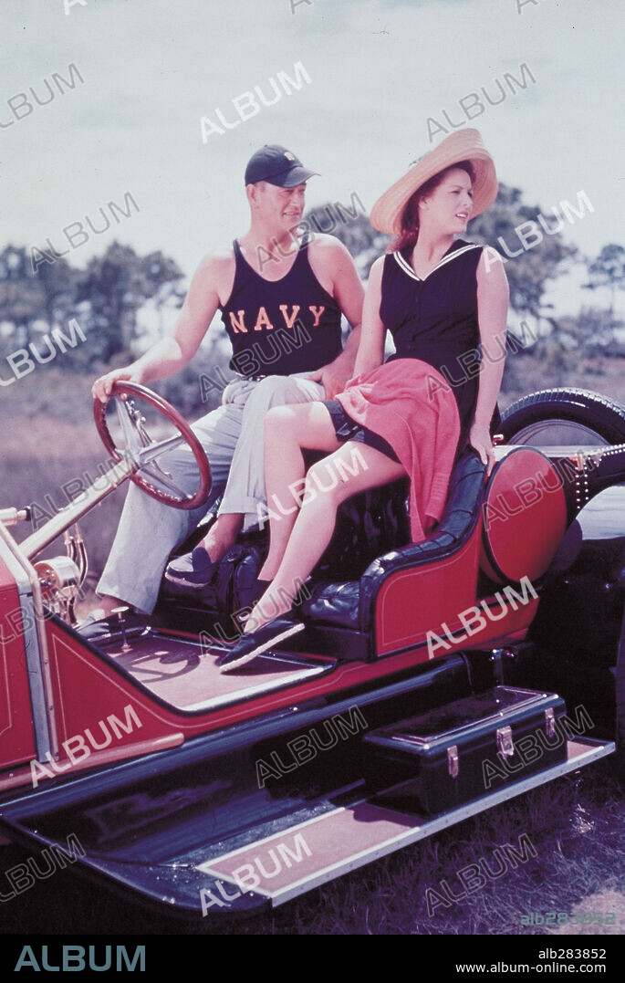 JOHN WAYNE y MAUREEN O'HARA en ESCRITO BAJO EL SOL, 1957 (THE WINGS OF EAGLES), dirigida por JOHN FORD. Copyright M.G.M.
