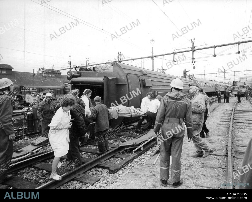Norrköping 1975-05-15. Ett snältåg och ett expresståg kolliderar på Norrköpings station. Foto: Gunnar Lundmark / SvD / TT / kod 12014.