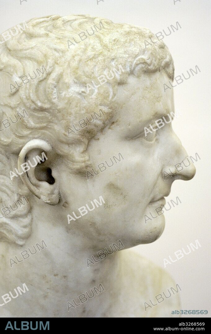 TIBERIO (Tiberio Iulius Caesar) (Roma, h.42 a.C.Misena, 37 d.C.). Emperador romano (12-37). Fue adoptado por Augusto, quien lo nombró su sucesor. Dinastía Julio-Claudia. Detalle. Busto, 30 d.C. Galería de los emperadores. Museo Arqueológico Nacional de Nápoles. Italia.