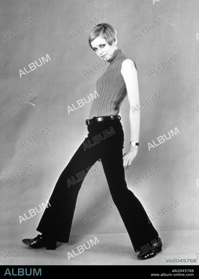 English model and actress Twiggy, 1966. - Album alb2045768