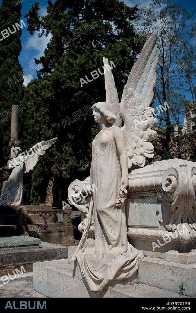 JOSEP CAMPENY y UBALDO IRANZO EIRAS. Josep Campeny (escultor), Ubaldo Iranzo (arquitecto) / "Sepultura Fortuño Ferrús", 1902, Grupo escultórico, Cementerio de Montjuic.