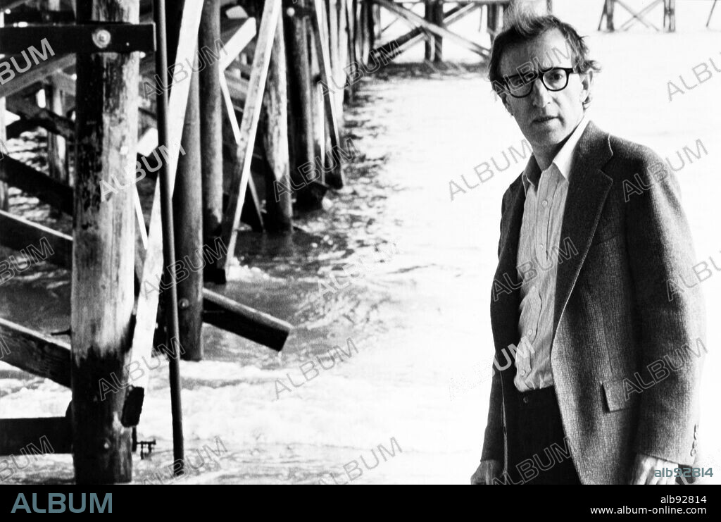 WOODY ALLEN in RADIO DAYS, 1987, directed by WOODY ALLEN. Copyright ORION PICTURES.