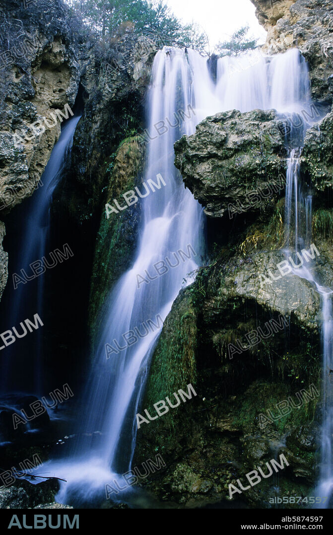 Calomarde; cascada "Batida" (Sierra de Albarracín.