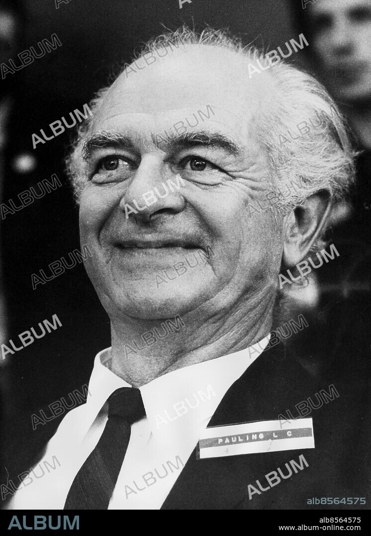 ARKIV 690916 - Professor Linus Pauling (USA), mottagare av Nobelpriset i kemi 1954 samt Nobels fredspris 1963, ses här under ett Nobelsymposium i Stockholm 1969. Foto: TT Kod: 190 . COPYRIGHT SCANPIX SWEDEN. Prof. Linus Pauling is pictured at the Nobelsymposium in Stockholm September 16, 1969. Mr Pauling received the Nobel prize in Chemistry 1954 and the Nobel Peaces prize in 1963.