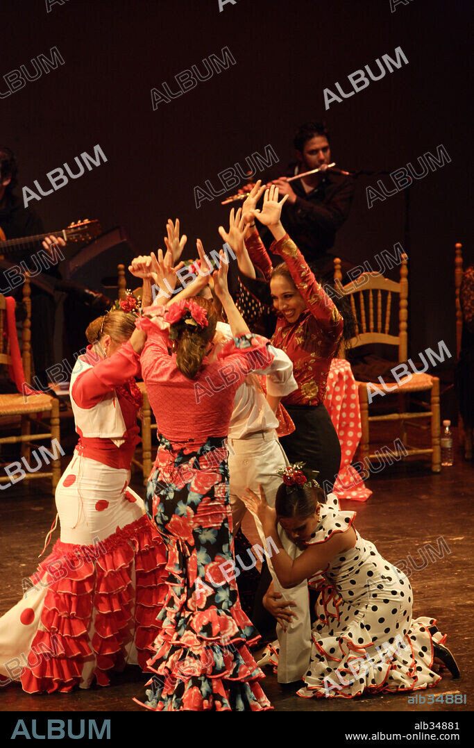 Cuadro flamenco del tablao 'Los Tarantos'. Teatro Isabel La Católica, Granada. 2006.