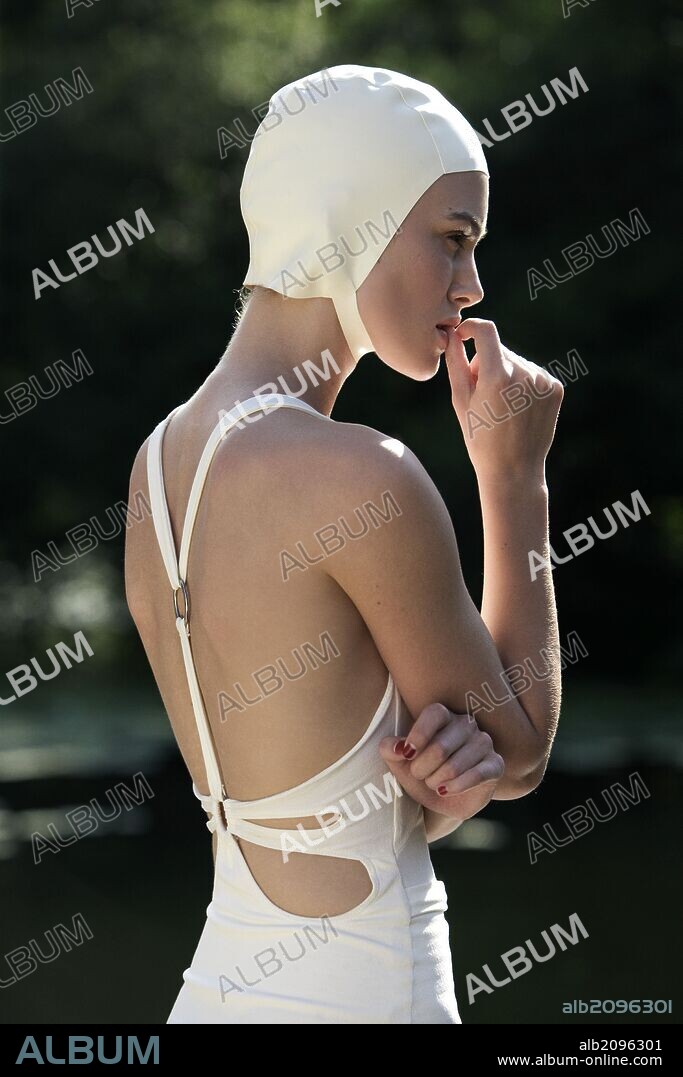 KEIRA KNIGHTLEY en EXPIACION: MAS ALLA DE LA PASION, 2007 (ATONEMENT), dirigida por JOE WRIGHT. Copyright WORKING TITLE FILMS.