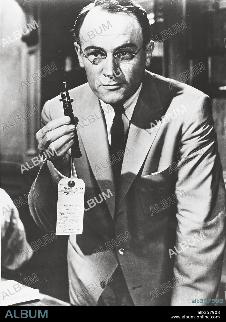 E. G. MARSHALL in 12 ANGRY MEN, 1957, directed by SIDNEY LUMET. Copyright UNITED ARTISTS.