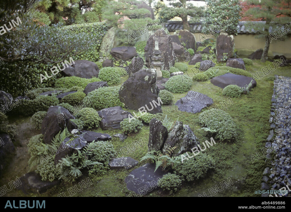 Kobori Enshu designed and built villa and gardens for prince 
Toshito in 1590.