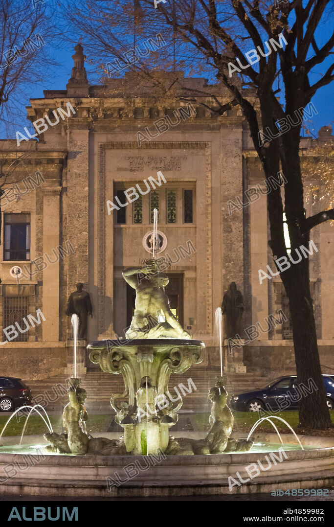 Bergamo, Città bassa: night view of Piazza Dante with the fountain designed by G.B. Caniana and , in the background, the Courthouse.