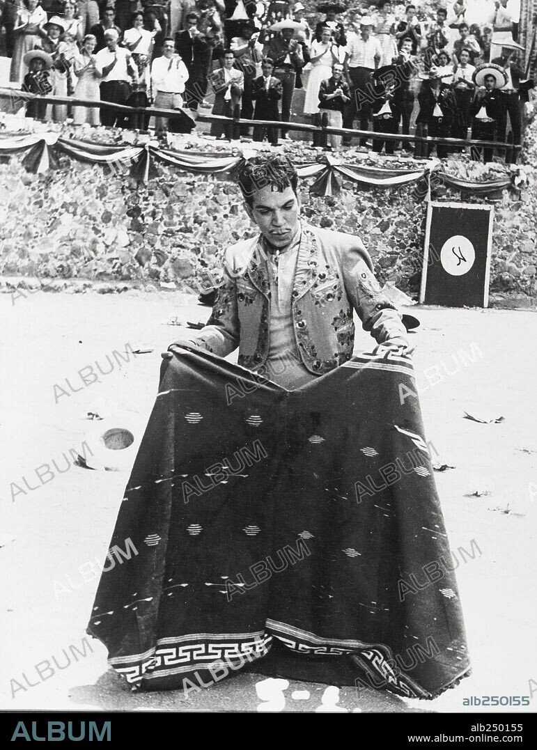 CANTINFLAS in PEPE, 1960, directed by GEORGE SIDNEY. Copyright COLUMBIA PICTURES.