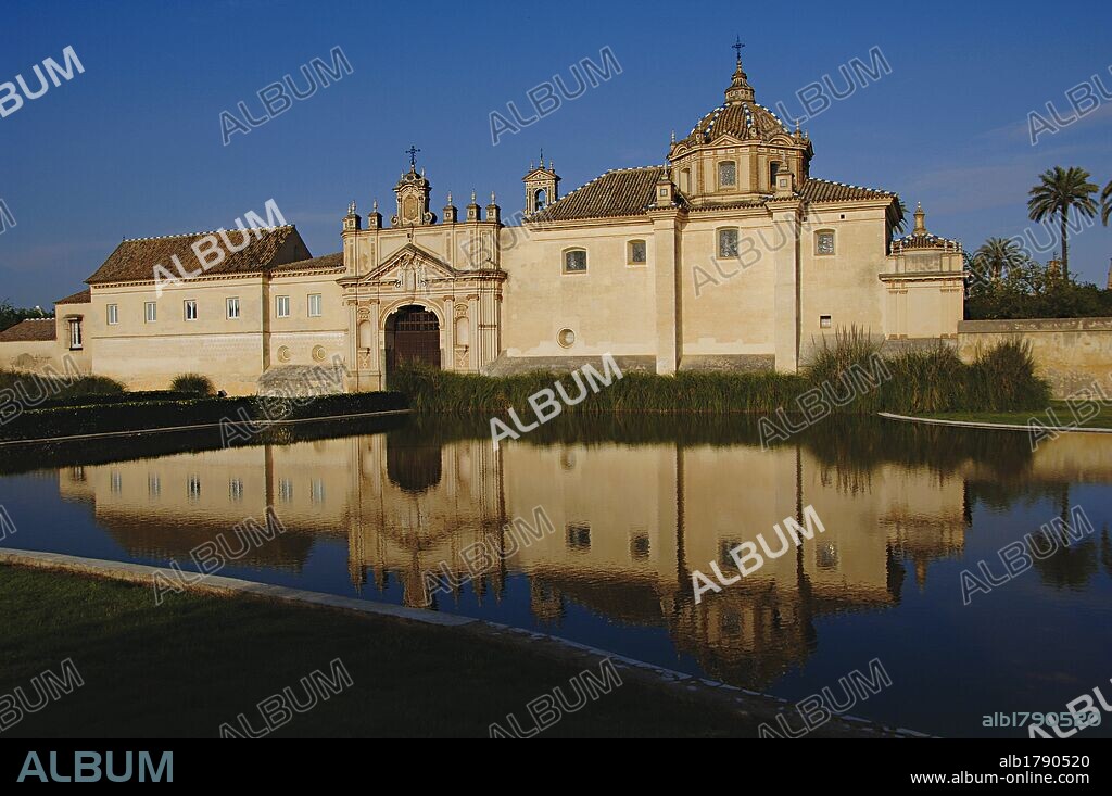 ANDALUCIA. SEVILLA. Vista del MONASTERIO DE SANTA MARIA DE LAS CUEVAS (MONASTERIO DE LA CARTUJA). Fundado en el año 1399 por Gonzalo de MENA, Arzobispo de Sevilla. Fue Pabellón Real en la Exposición Universal celebrada en el año 1992. ISLA DE LA CARTUJA. España.