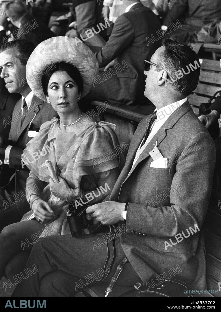 Annabella Broström med disponent Gunnar Sjöstedt vid Svenskt Derby på Jägersro 1968.. (c) Sydsvenskan /IBL Bildbyrå.