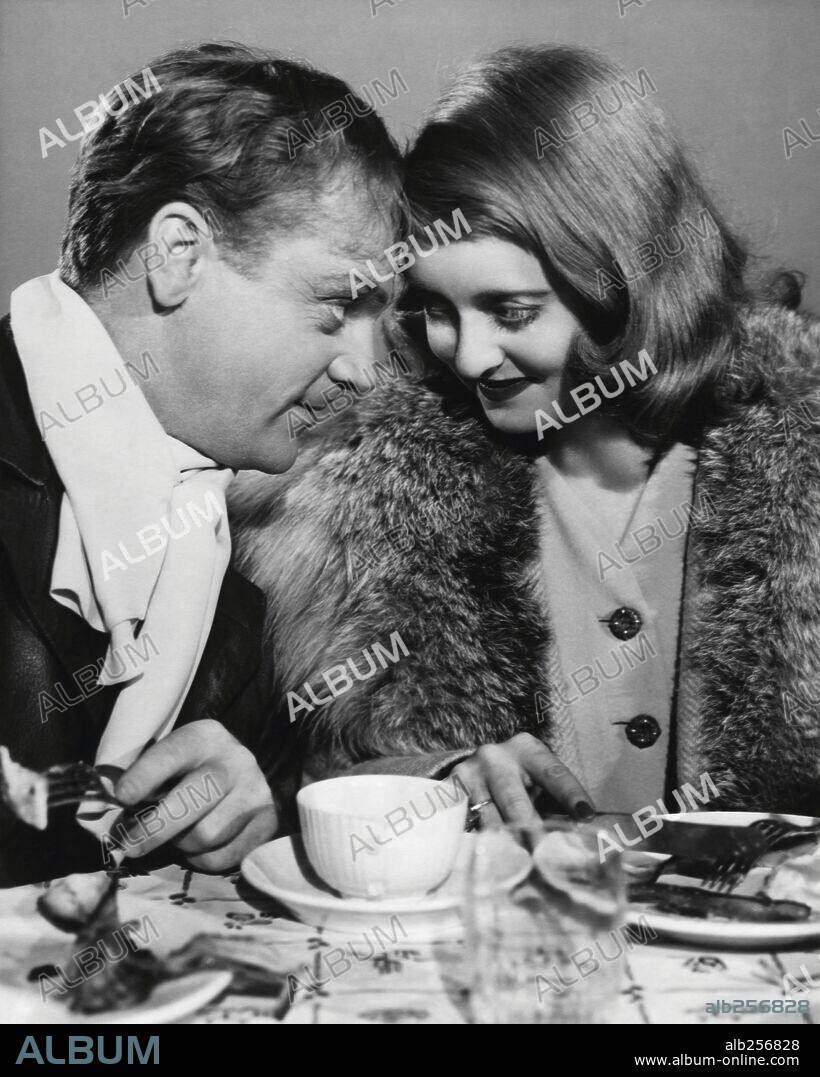 BETTE DAVIS and JAMES CAGNEY in THE BRIDE CAME C. O. D., 1941, directed by WILLIAM KEIGHLEY. Copyright WARNER BROS/FIRST NATIONAL.