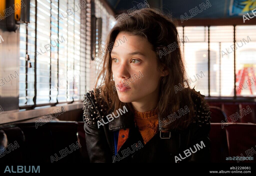 ASTRID BERGES-FRISBEY in I ORIGINS, 2014, directed by MIKE CAHILL. Copyright VERISIMILITUDE/WEWORK STUDIO.