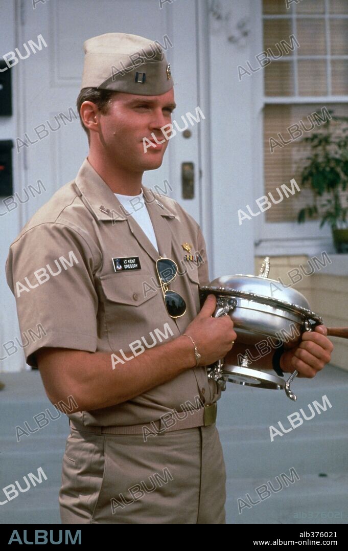 CARY ELWES in HOT SHOTS!, 1991, directed by JIM ABRAHAMS. Copyright 20TH CENTURY FOX.