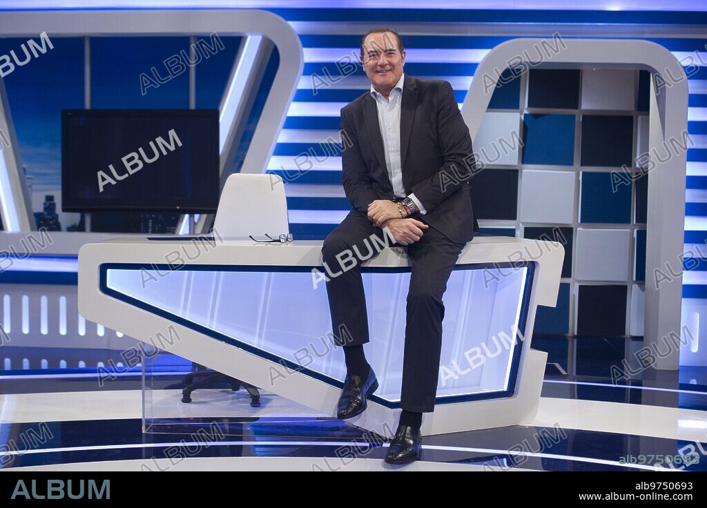 Madrid, 21/01/2016. Antonio Jiménez presentador de el cascabel en 13 Tv. Foto: Isabel Permuy Archdc.