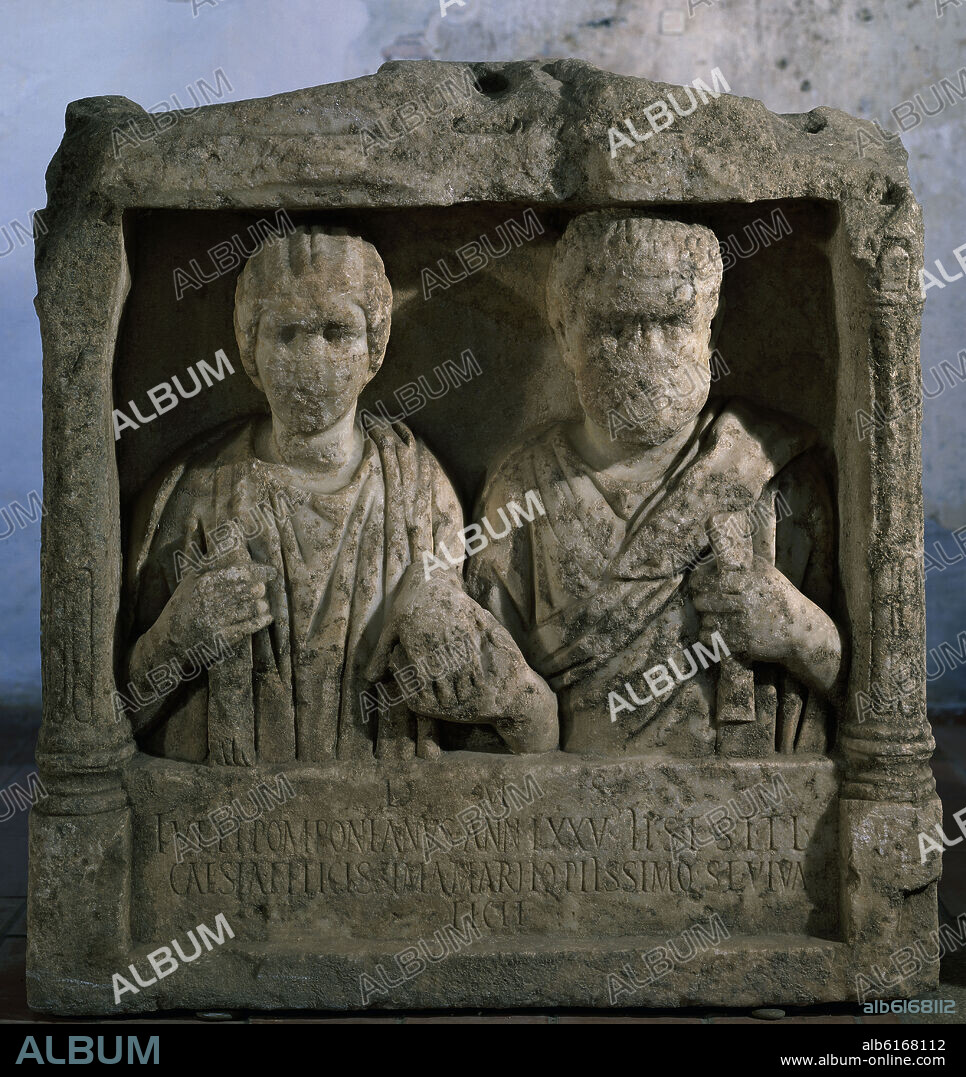 ESTELA FUNERARIA ROMANA - MATRIMONIO ROMANO -  SIGLO II.