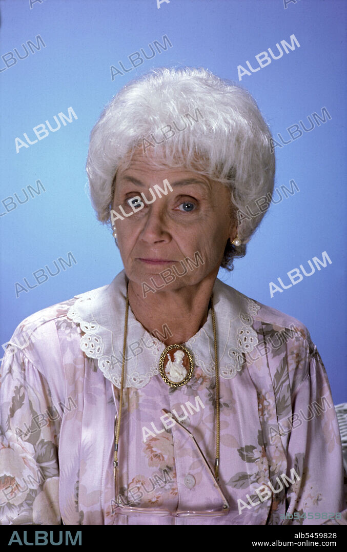 ESTELLE GETTY in THE GOLDEN GIRLS, 1985, directed by SUSAN HARRIS. Copyright TOUCHSTONE TELEVISION.