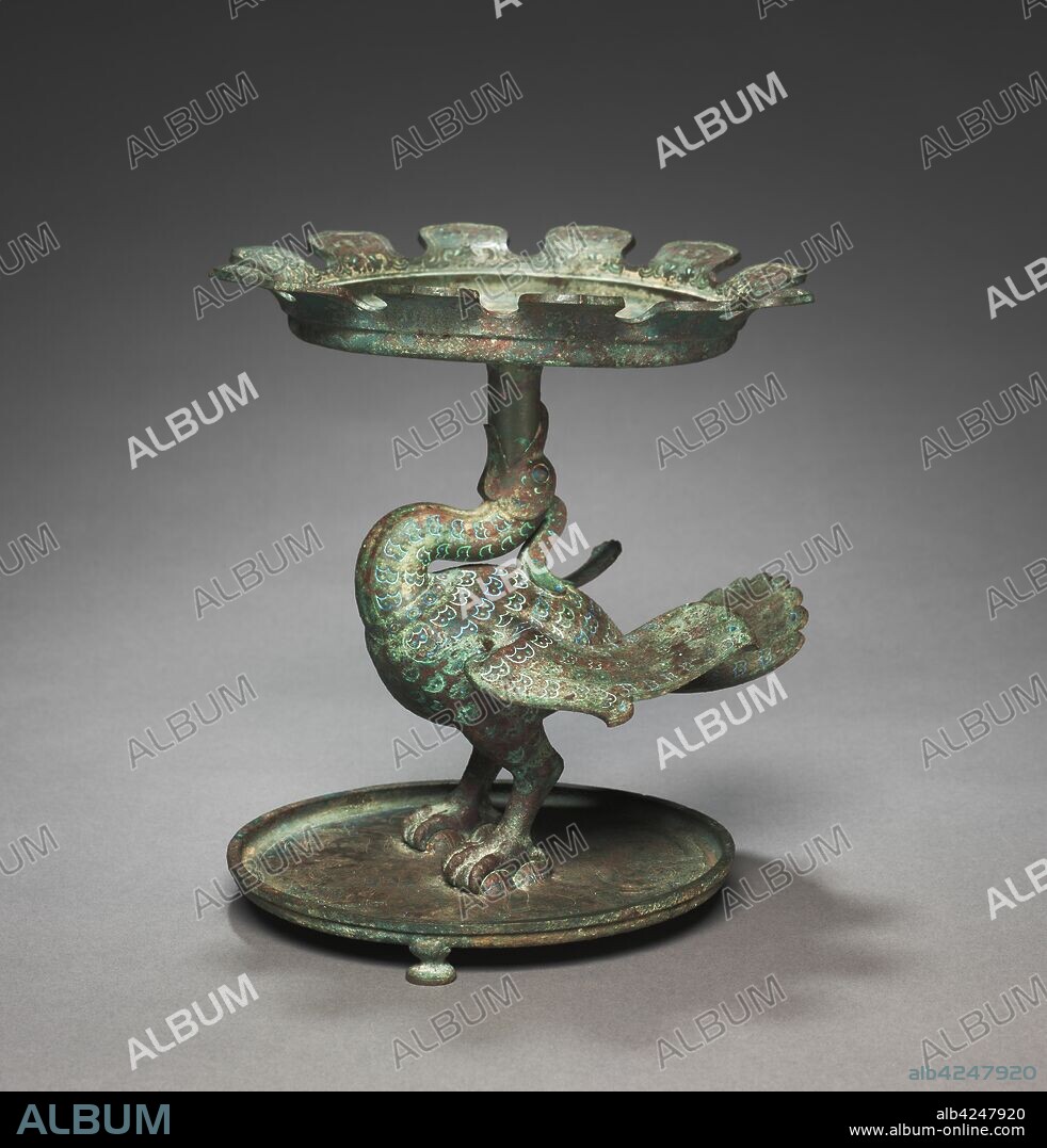 Shallow Basin Supported by a Bird (Bian), early 400s BC. China, Warring States period (475-221 BC). Bronze inlaid with powdered malachite and azurite ; overall: 23.3 cm (9 3/16 in.); diameter of base: 18.3 cm (7 3/16 in.).