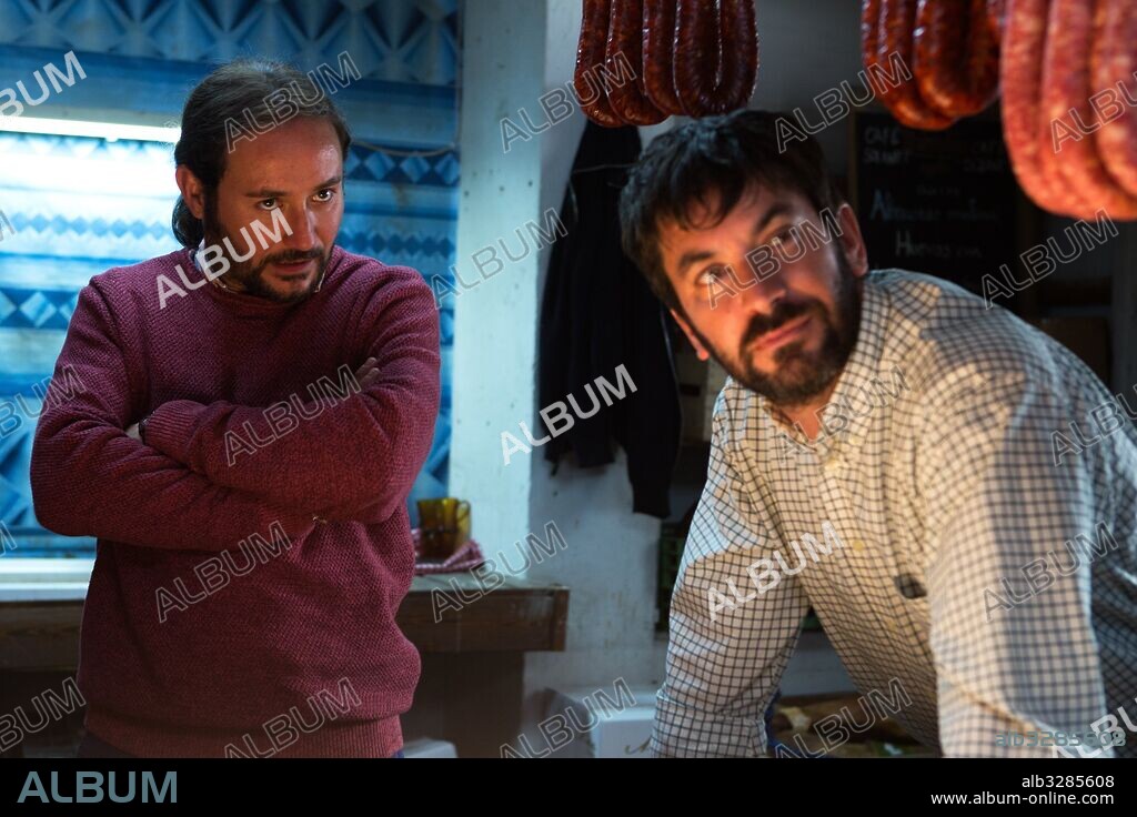 ARTURO VALLS and CARLOS SANTOS in VILLAVICIOSA DE AL LADO, 2016, directed by NACHO G. VELILLA. Copyright ATRESMEDIA CINE/ PRODUCCIONES APARTE / VERGNE, JULIO.