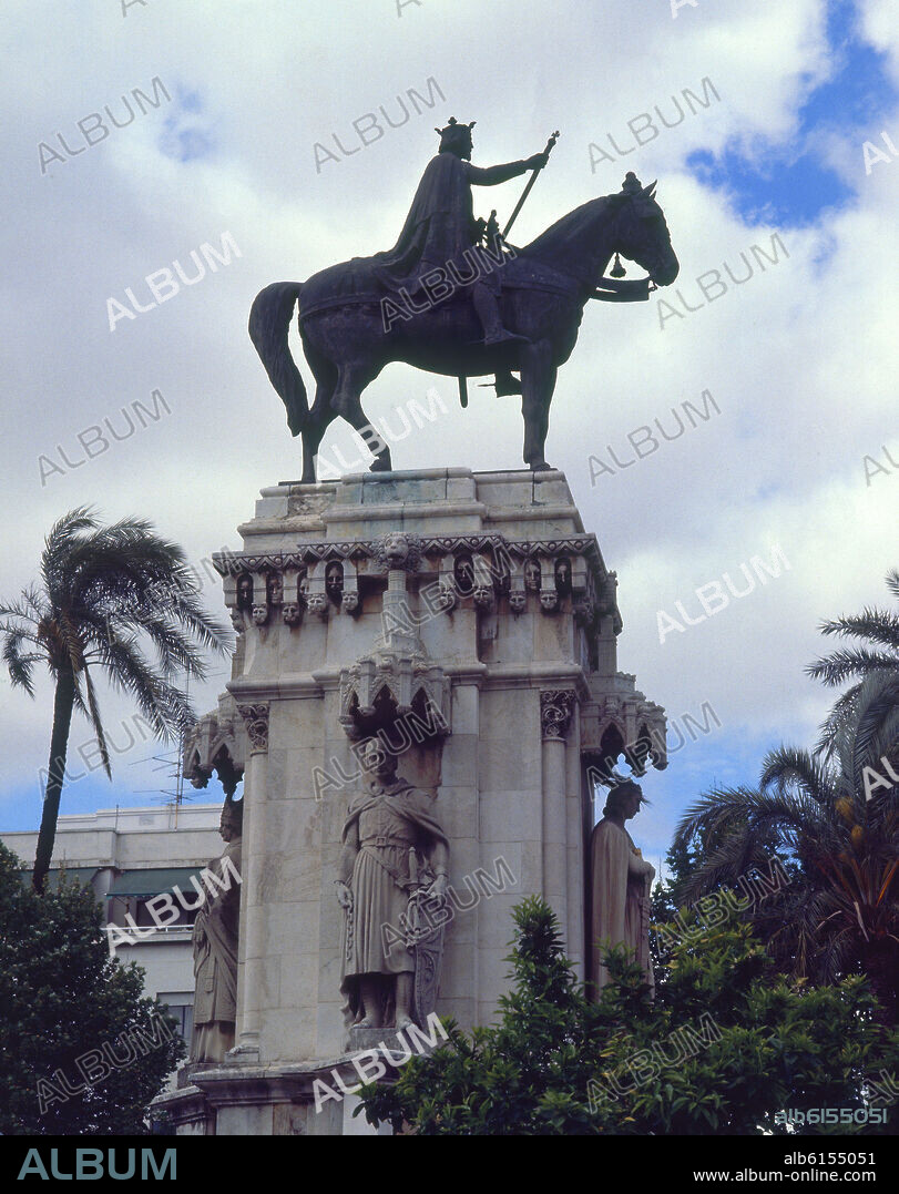 JOAQUIN BILBAO MARTINEZ (1864-1934) ESCULTOR. MONUMENTO A SAN FERNANDO EN LA PLAZA NUEVA DE SEVILLA - 1924.
