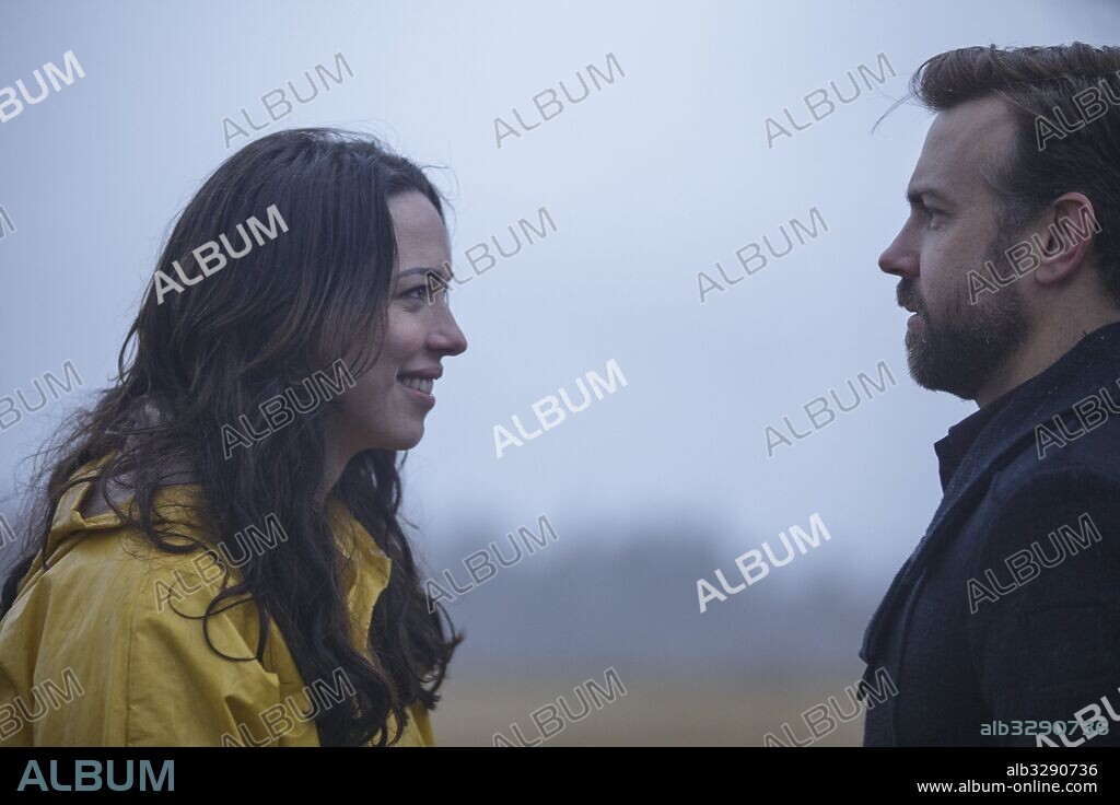 JASON SUDEIKIS and REBECCA HALL in TUMBLEDOWN, 2015, directed by SEAN MEWSHAW. Copyright ECHO FILMS/BRON STUDIOS/HAHNSCAP/RUSTICATOR PICTURES.