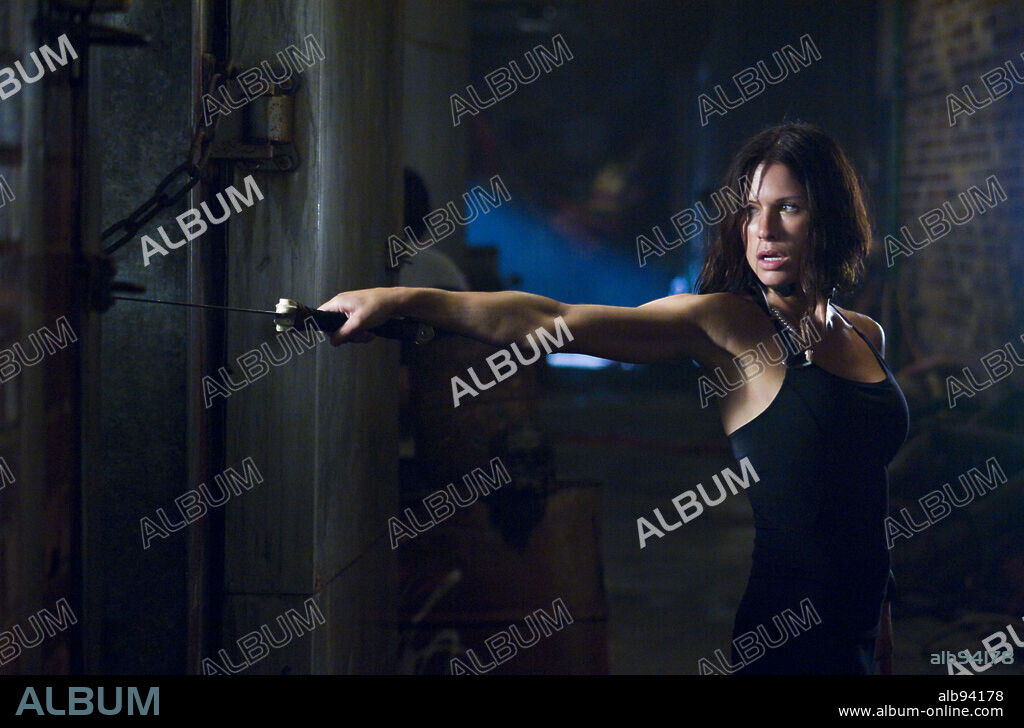 RHONA MITRA in DOOMSDAY, 2008, directed by NEIL MARSHALL. Copyright CRYSTAL SKY PICTURES/INTREPID PICTURES/MOONLIGHTING FILMS/ / MAIDMENT, JAY.