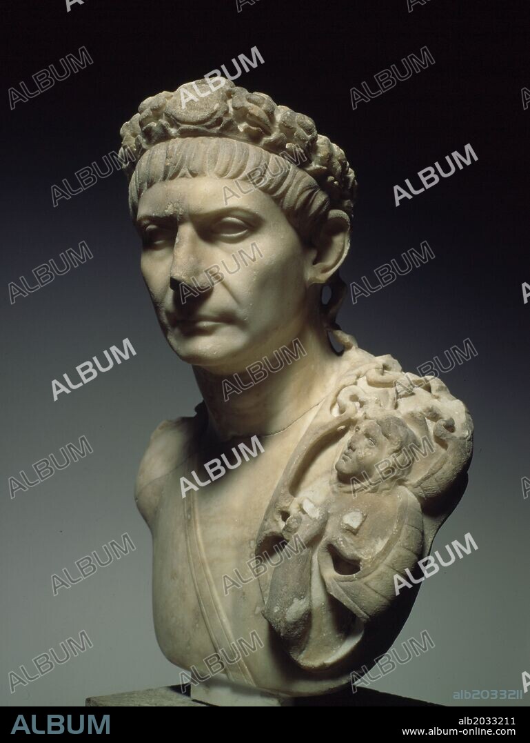 Trajano,  busto de mármol 110 AD.