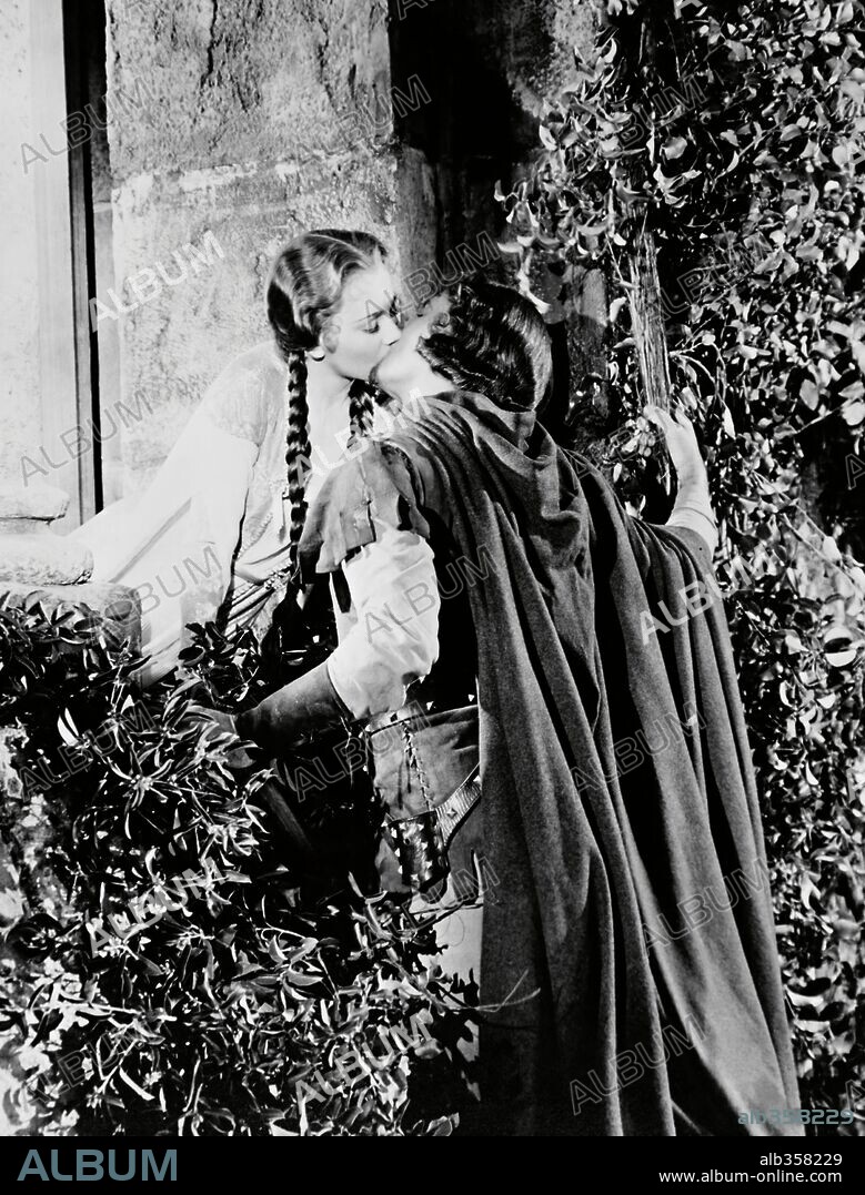 ERROL FLYNN y OLIVIA DE HAVILLAND en ROBIN DE LOS BOSQUES, 1938 (THE ADVENTURES OF ROBIN HOOD), dirigida por MICHAEL CURTIZ y WILLIAM KEIGHLEY. Copyright WARNER BROTHERS.